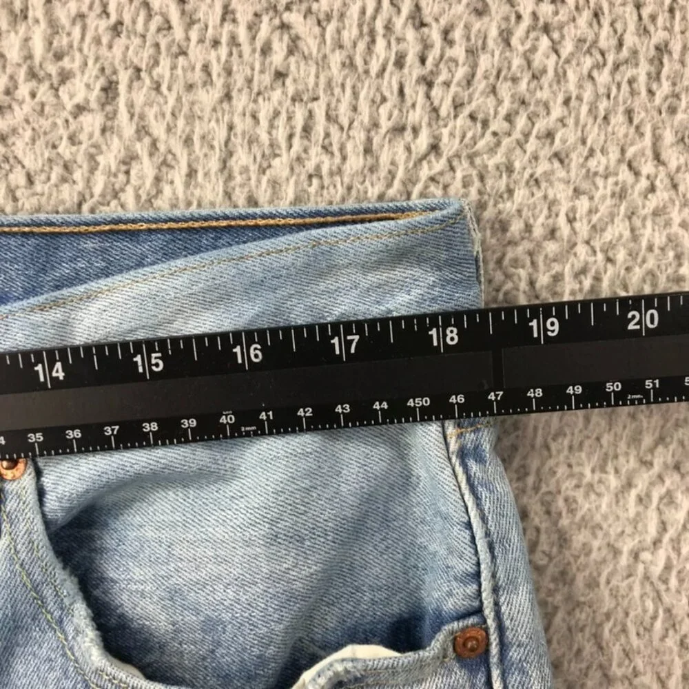 LEVIS 501 Mens 36x32 Original Fit Straight Leg Button Fly Light Wash Denim Jeans